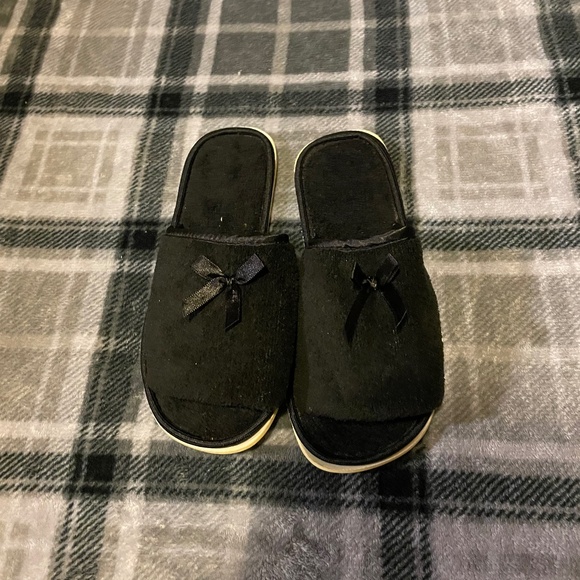 Slippers - Picture 1 of 2